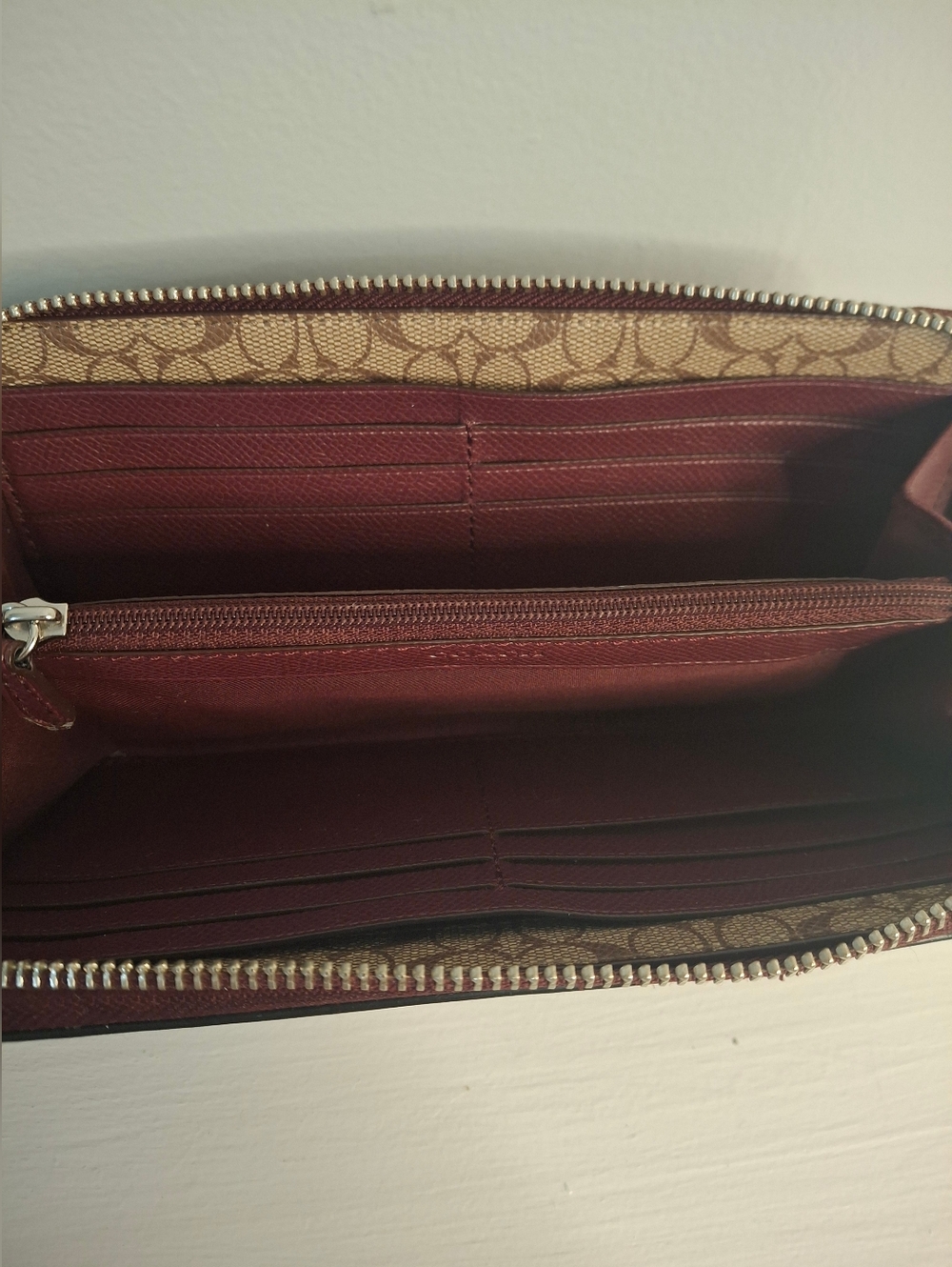 Coach Accordion Zip Wallet Burgundy Crossgrain Leather EUC - Picture 6 of 7